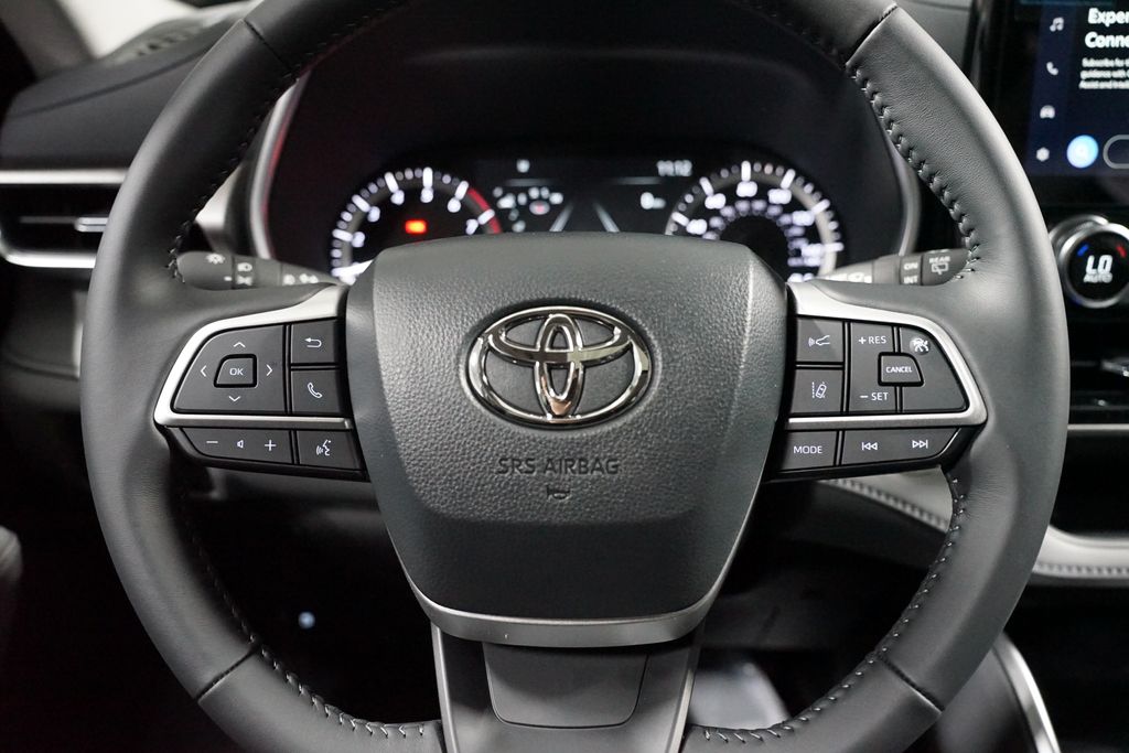 Thumbnail: 2026 Toyota Highlander - 13