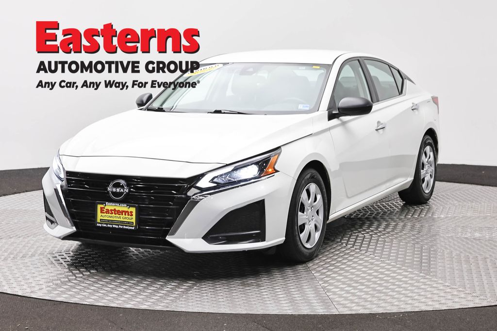 Glacier White 2024 Nissan Altima Sedan Front-Wheel Drive Continuously Variable Transmission