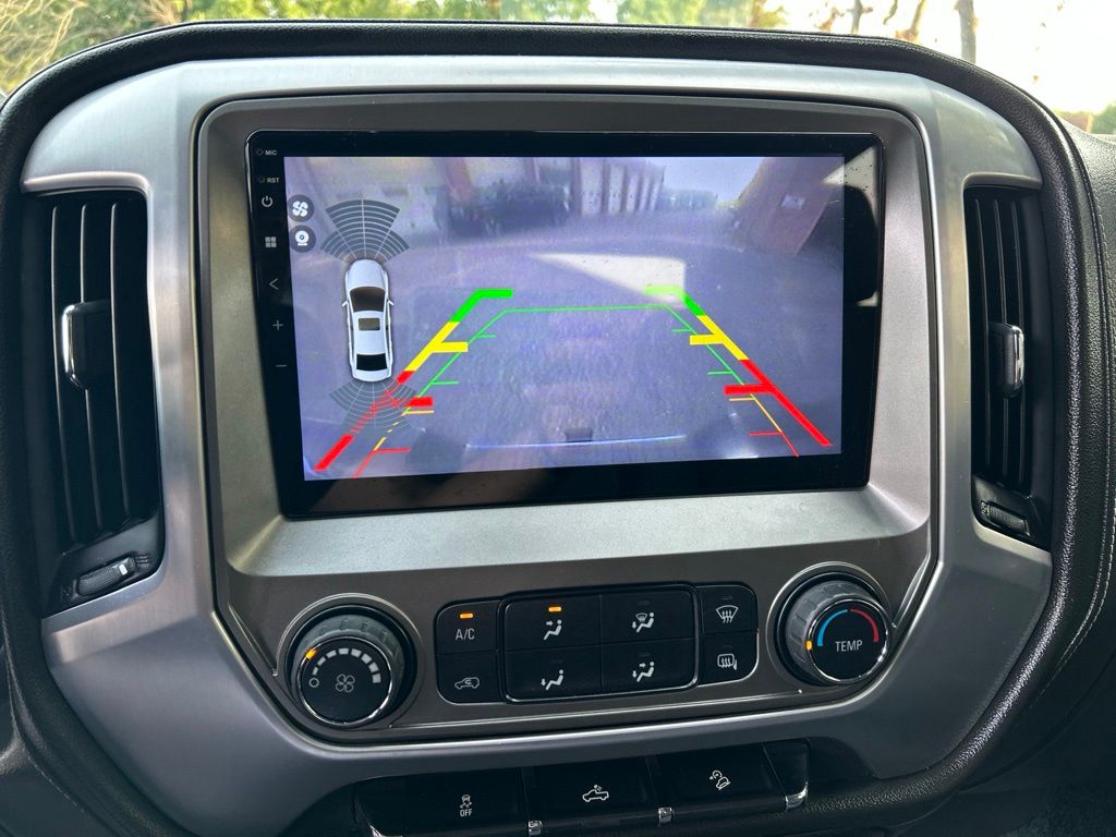 Used 2015 White GMC SLE image 17