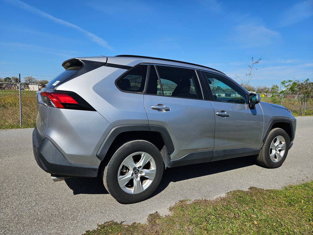 2021 Toyota RAV4 XLE 5