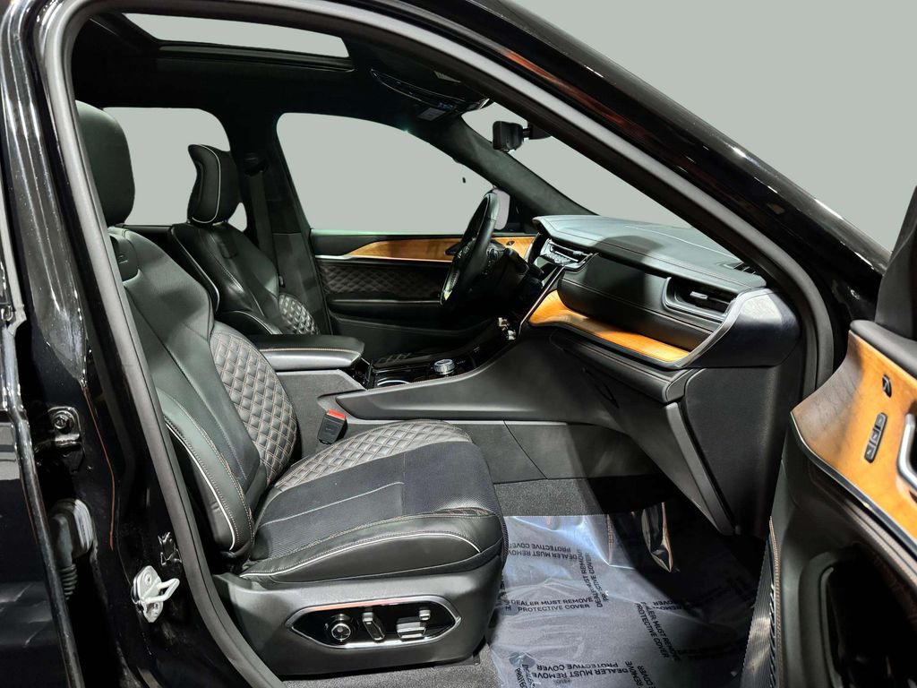 Used 2021 Diamond Black Crystal Pearlcoat Jeep Summit image 30