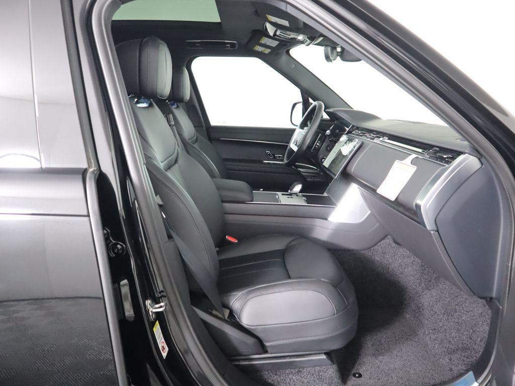 Thumbnail: 2025 Land Rover Range Rover - 22