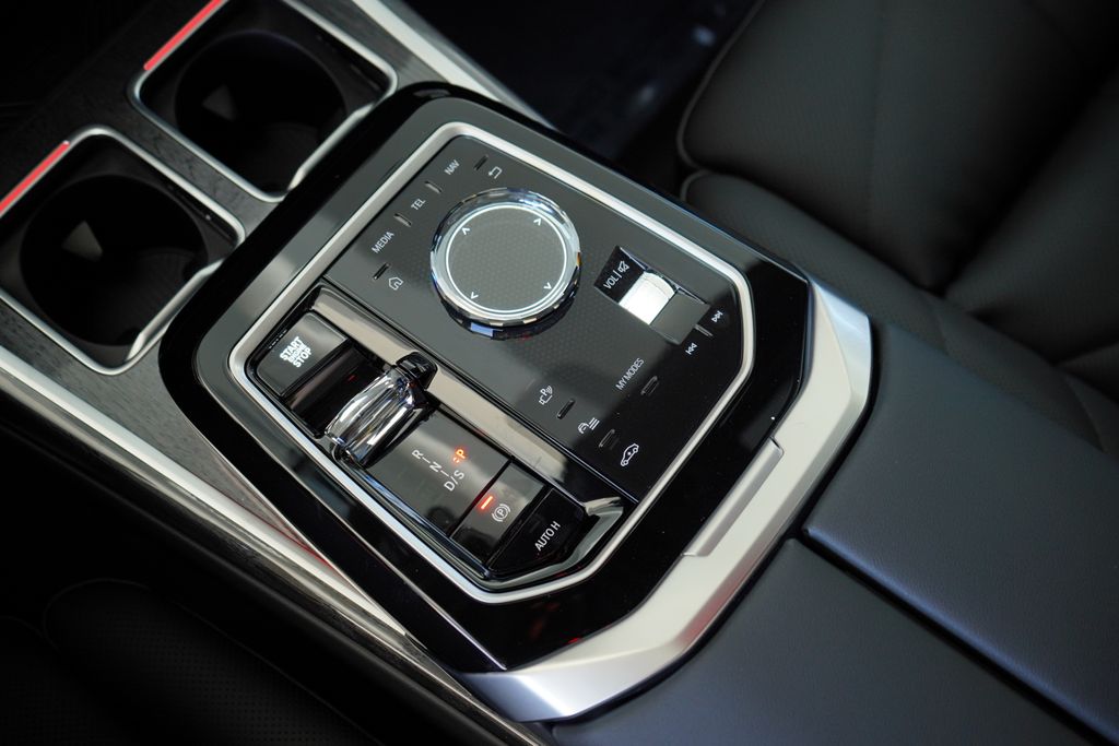 Thumbnail: 2026 BMW 7 Series - 19