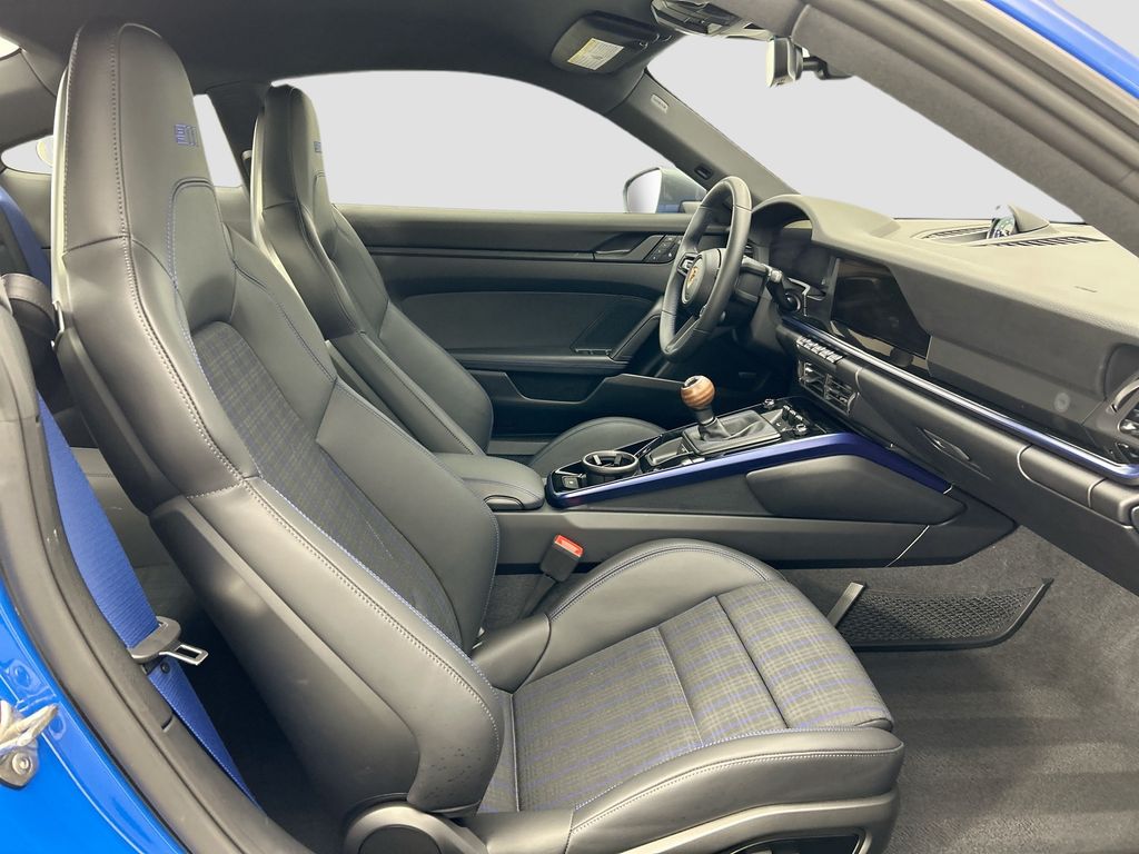 Thumbnail: 2025 Porsche 911 - 19