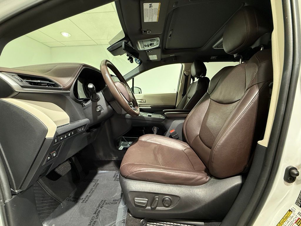 Thumbnail: 2023 Toyota Sienna - 13