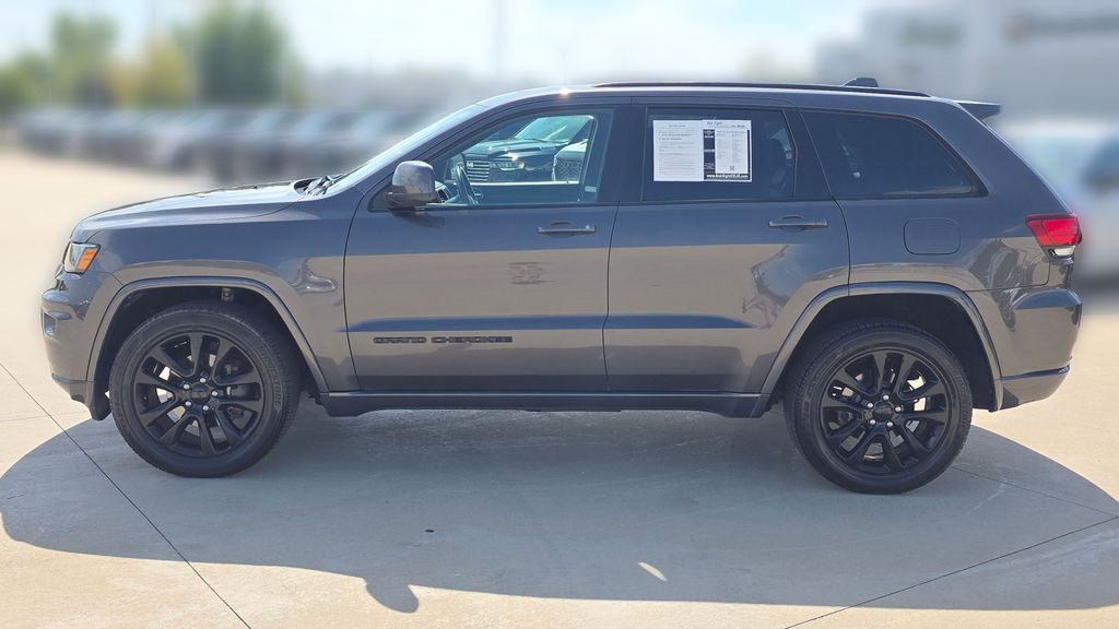Used 2018 Jeep Grand Cherokee Altitude with VIN 1C4RJFAG3JC305396 for sale in Kansas City