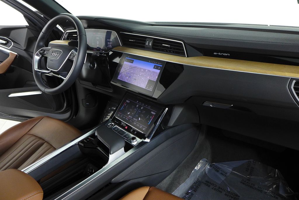 Thumbnail: 2024 Audi Q8 e-tron - 13