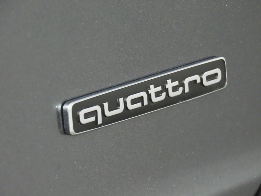 Thumbnail: 2026 Audi Q8 - 10