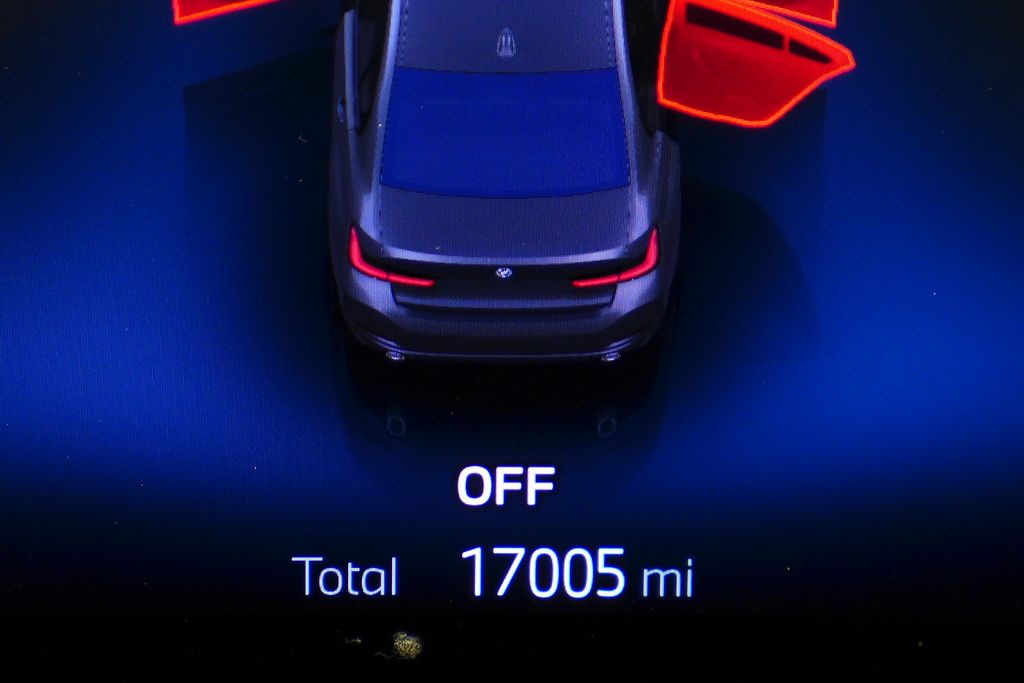 Thumbnail: 2023 BMW 3 Series - 32