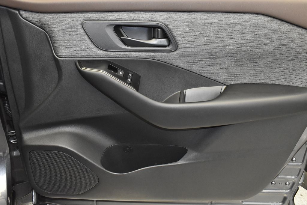 2023 Nissan Rogue S 19