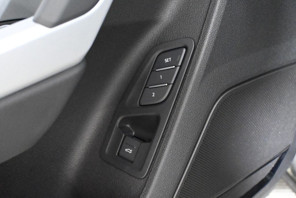 Thumbnail: 2025 Audi Q3 - 24