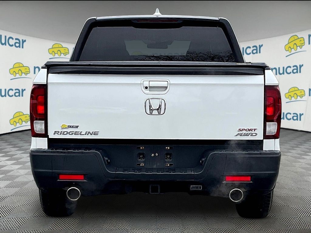 View vehicle photo 5