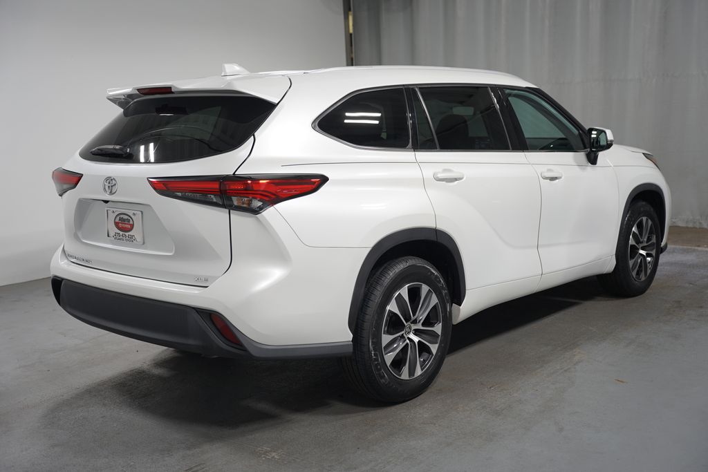 2022 Toyota Highlander XLE 8