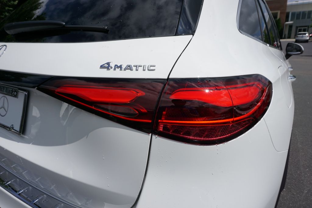 2025 Mercedes-Benz GLC 300 13