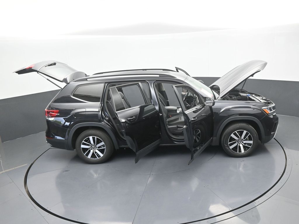 Used 2022 Deep Black Volkswagen 2.0T SE image 70