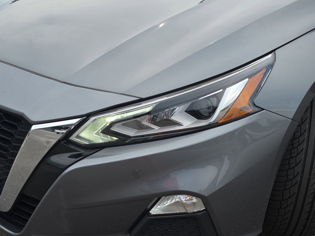 2022 Gun Metallic Nissan Altima 2.5 SV FWD Sedan