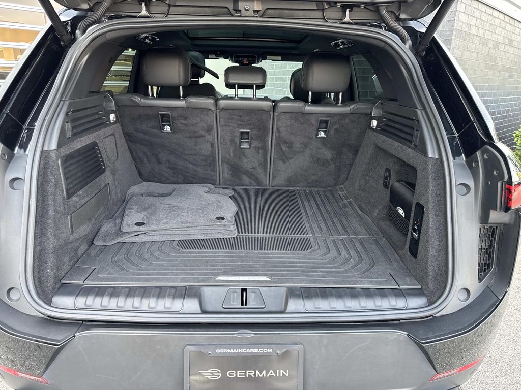 Certified Used 2024 Black Land Rover SE image 6