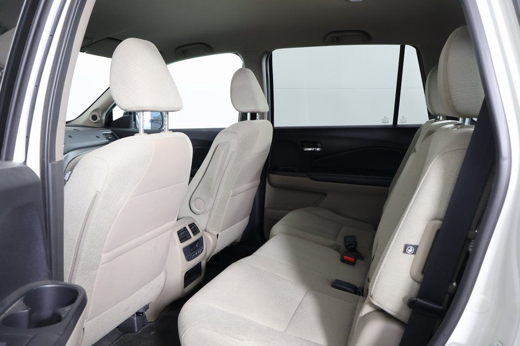 Thumbnail: 2016 Honda Pilot - 9