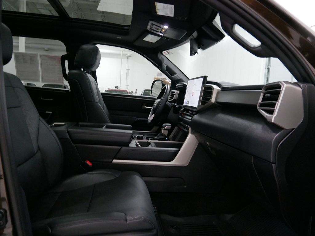 2025 Toyota Tundra Limited - Photo 27