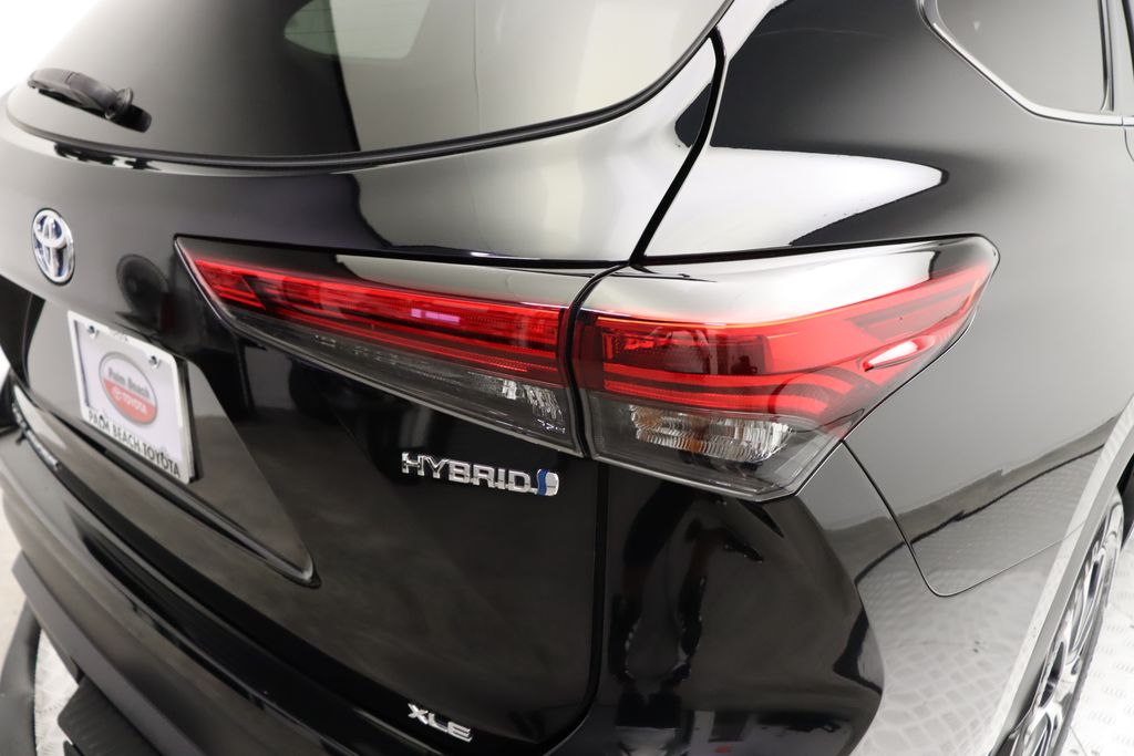 Thumbnail: 2022 Toyota Highlander - 9