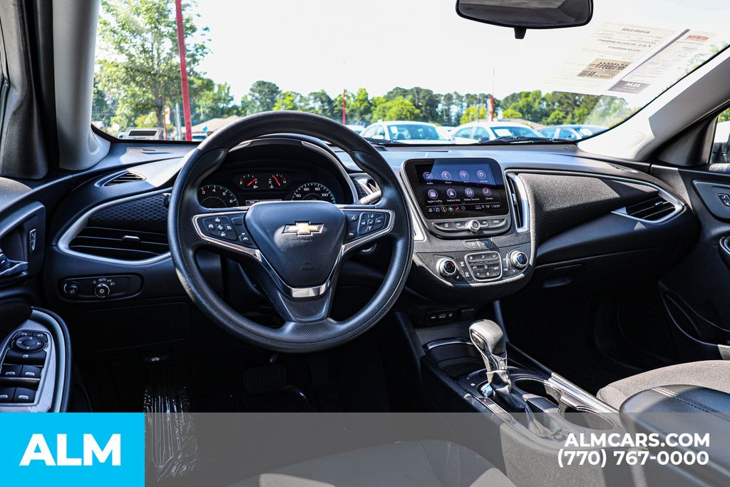 Used 2024 White Chevrolet LT image 27