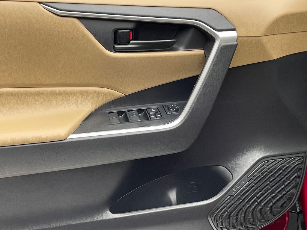 Thumbnail: 2023 Toyota RAV4 - 17