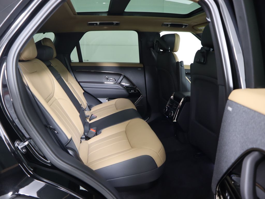 Thumbnail: 2026 Land Rover Range Rover Sport - 23