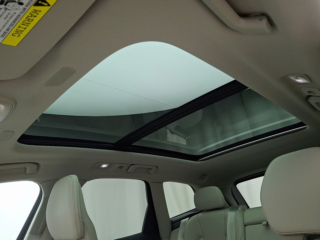 Thumbnail: 2024 Volvo XC60 - 14