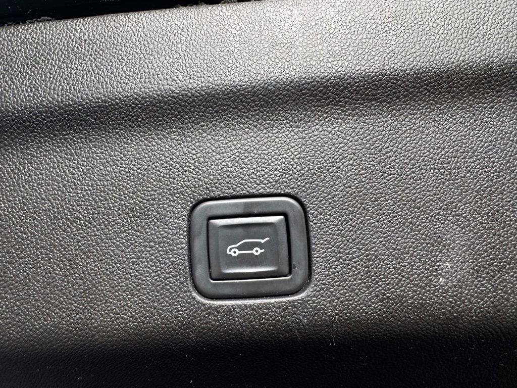 Used 2021 Black GMC Denali image 24