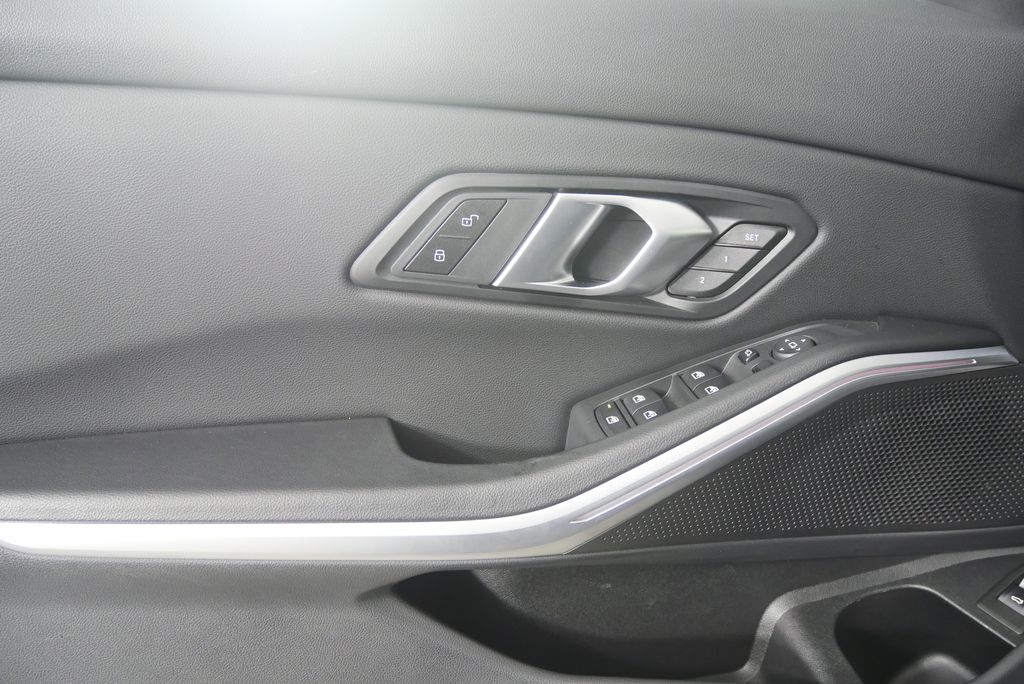 Thumbnail: 2025 BMW 3 Series - 8