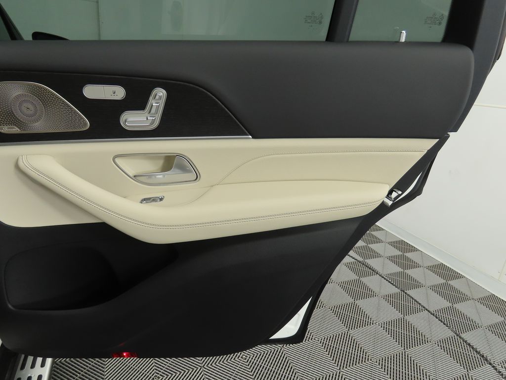 Thumbnail: 2025 Mercedes-Benz GLS - 28