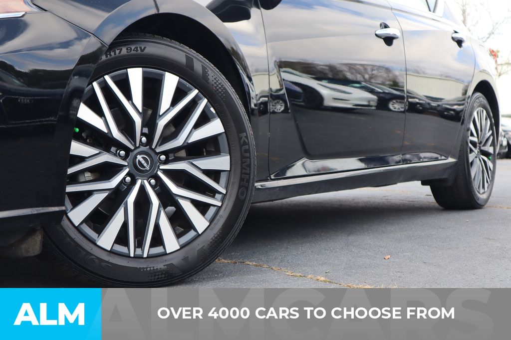 Used 2024 Black Nissan 2.5 SV image 3