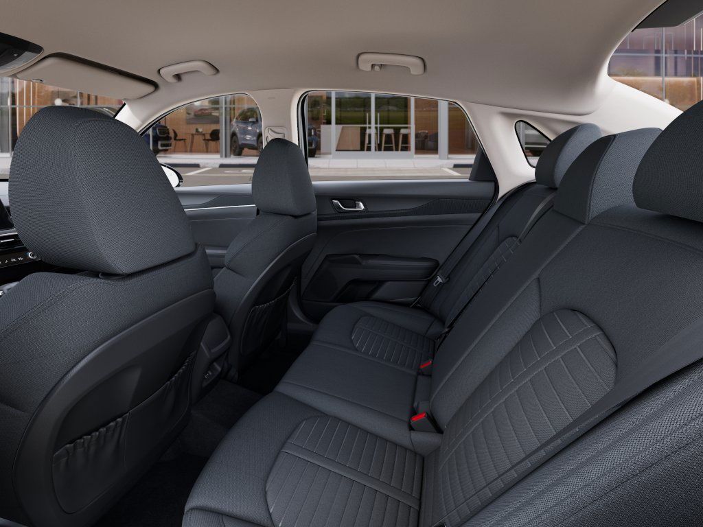 New 2025 Snow White Pearl Kia LXS image 18
