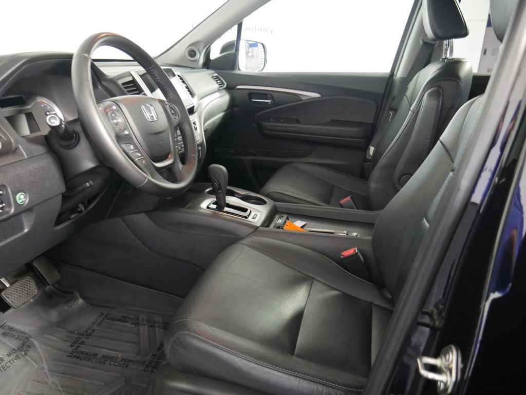 Thumbnail: 2018 Honda Pilot - 15