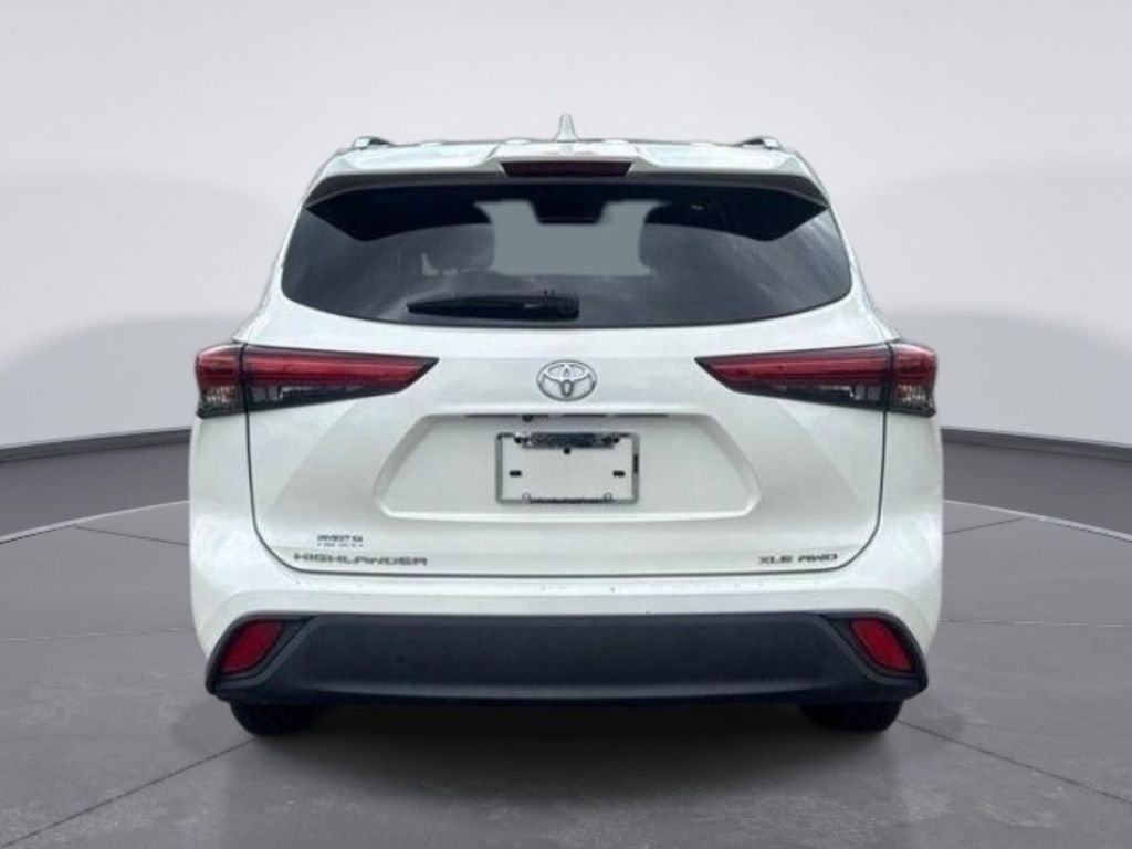Used 2020 White Toyota XLE image 6