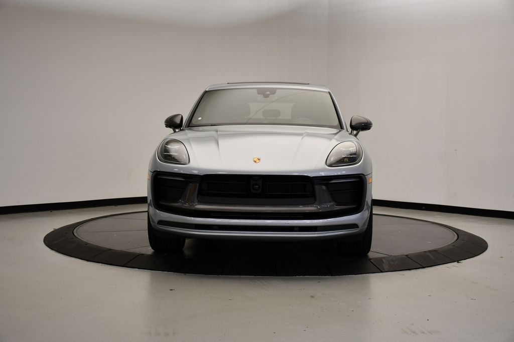 Thumbnail: 2026 Porsche Macan - 10