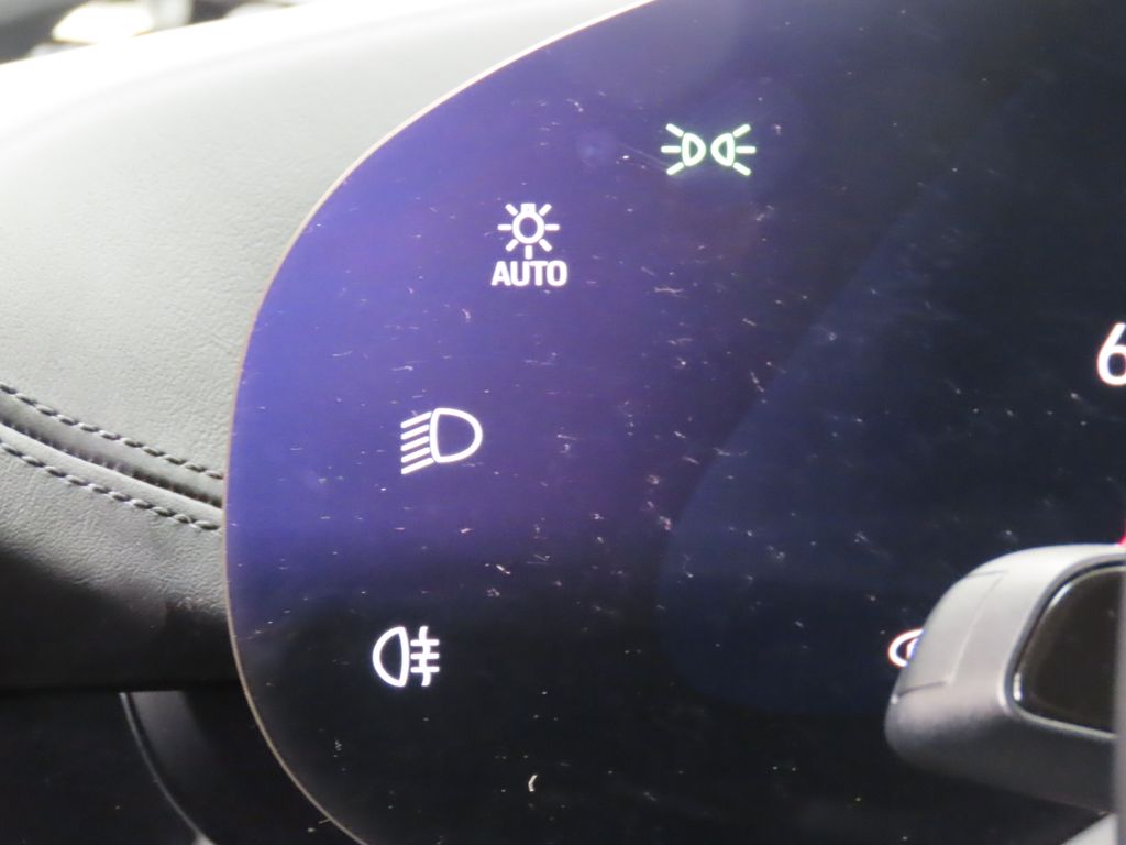 Thumbnail: 2021 Porsche Taycan - 23