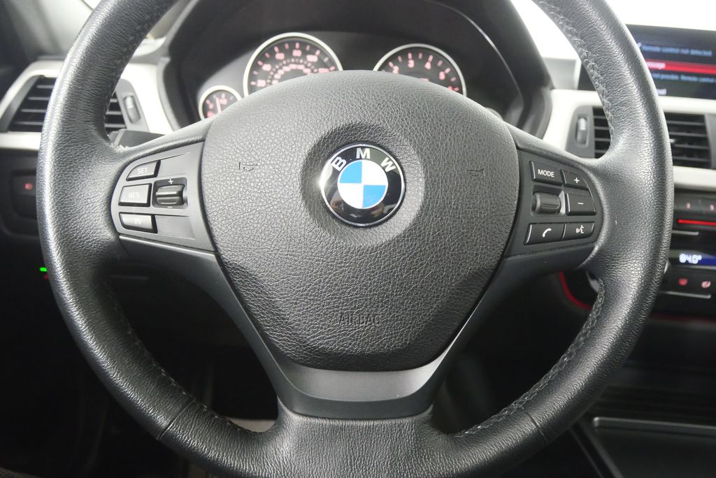 Thumbnail: 2018 BMW 3 Series - 20