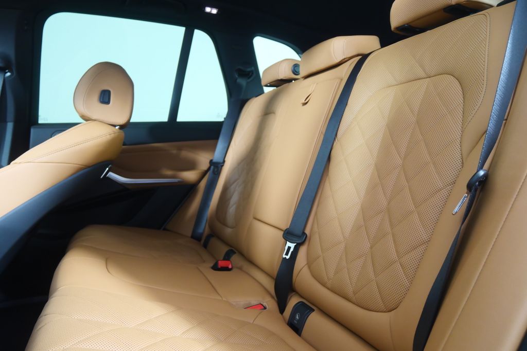 Thumbnail: 2026 BMW X5 - 16