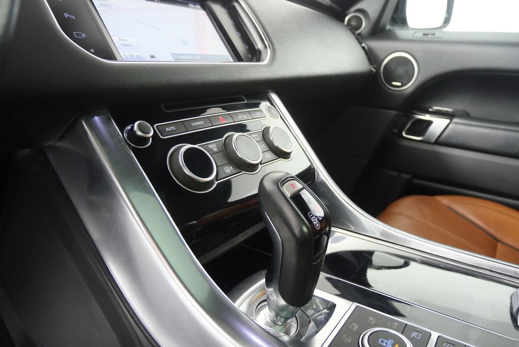 Thumbnail: 2016 Land Rover Range Rover Sport - 26