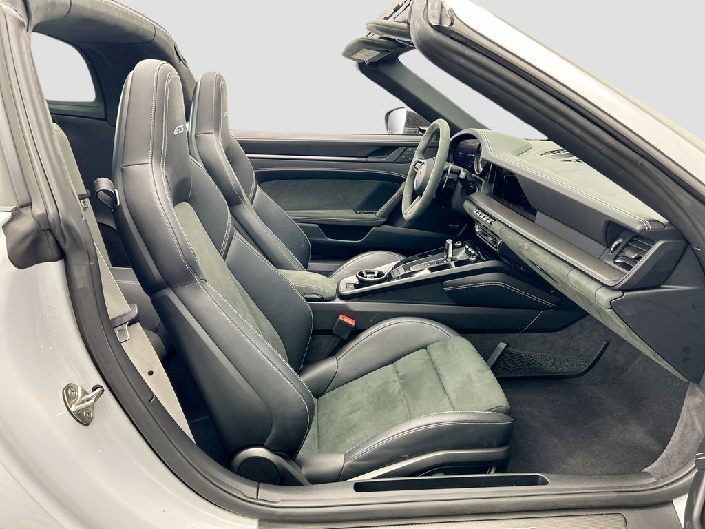 Thumbnail: 2024 Porsche 911 - 18