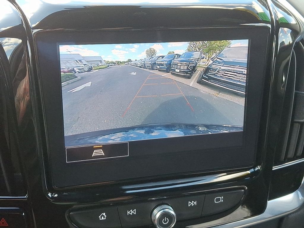 Thumbnail: 2023 Chevrolet Traverse - 19