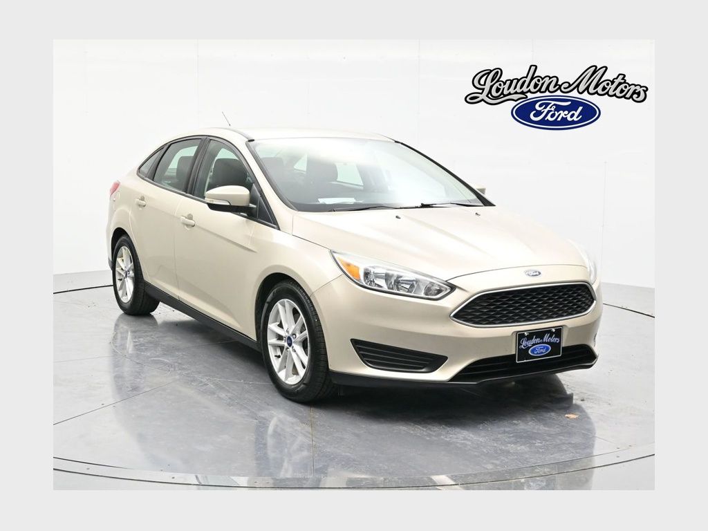 White Gold Metallic 2017 Ford Focus SE Sedan Front-Wheel Drive 6-Speed Automatic