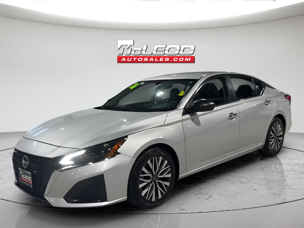 Brilliant Silver Metallic 2024 Nissan Altima Sedan Front-Wheel Drive Continuously Variable Transmission
