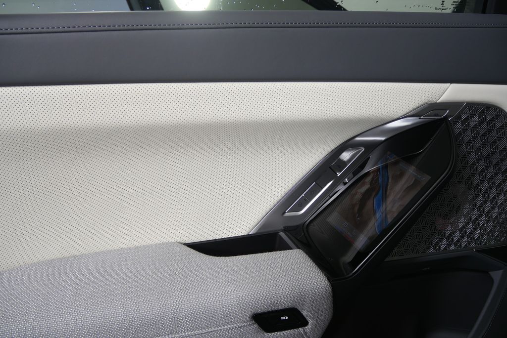 Thumbnail: 2023 BMW 7 Series - 16