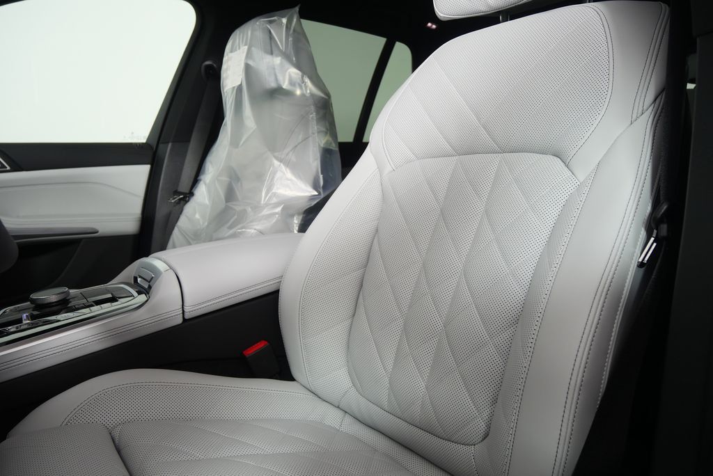 Thumbnail: 2026 BMW X5 - 11
