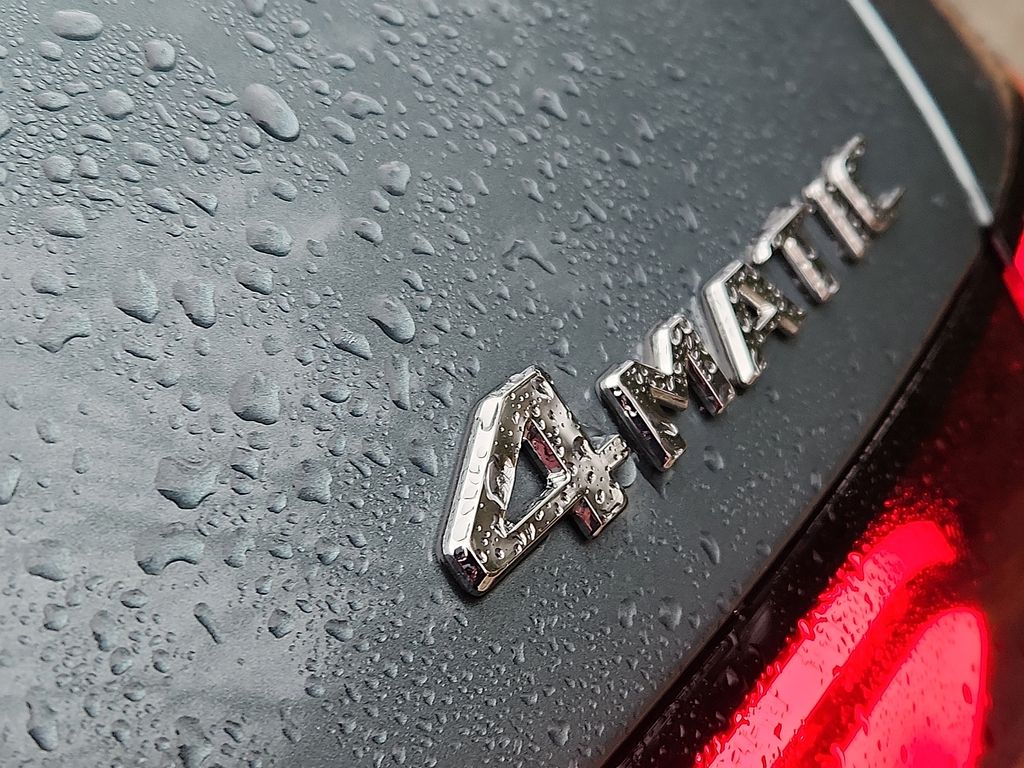 Thumbnail: 2025 Mercedes-Benz GLC - 30