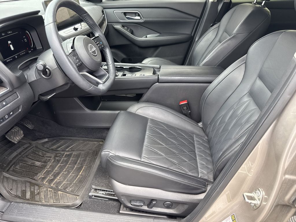 2024 Nissan Rogue Platinum Gold at Toyota of Victoria