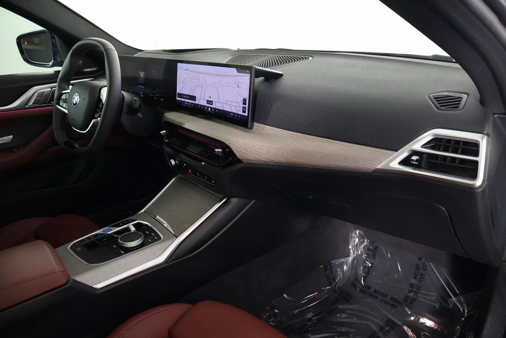 Thumbnail: 2025 BMW i4 - 9