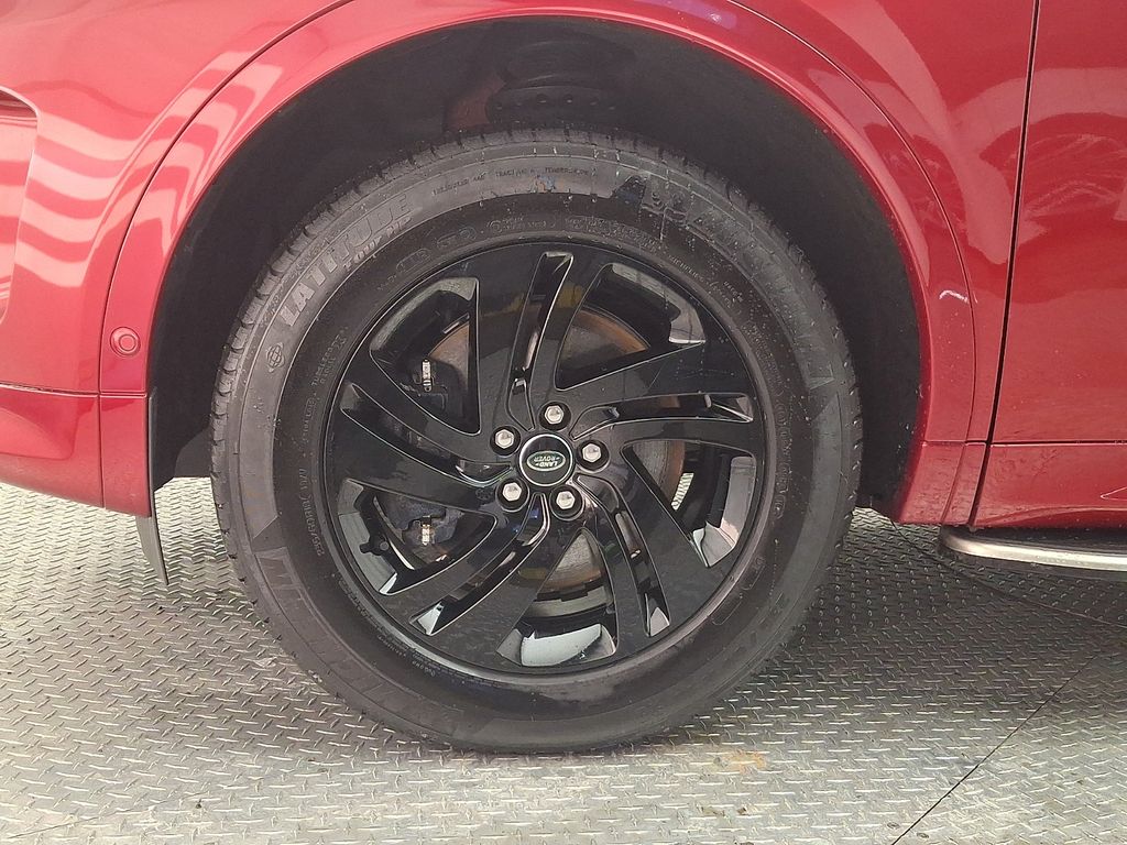 Thumbnail: 2025 Land Rover Discovery Sport - 8